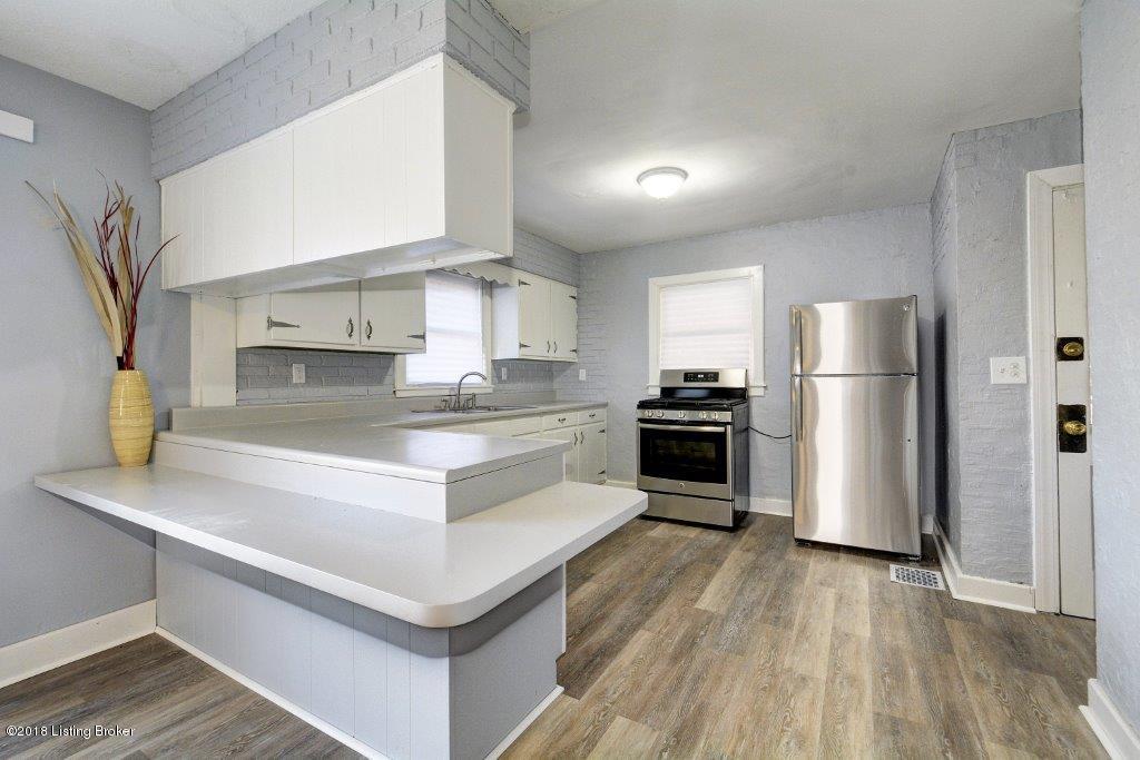 4138 Dover Road Louisville, KY 40216 - Photo 9 of 39 9