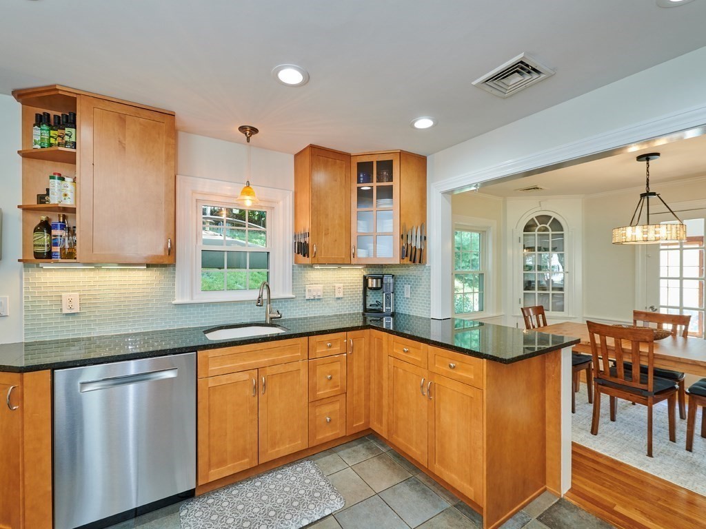 35 Jennings Road Waltham, MA 02451 - Photo 10 of 38 Gallery Image 10