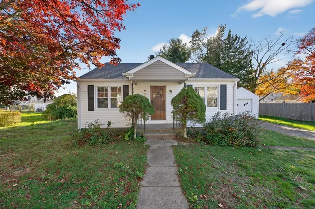 $269,500 | 8 Quinebaug Road, Norwich, CT 06360