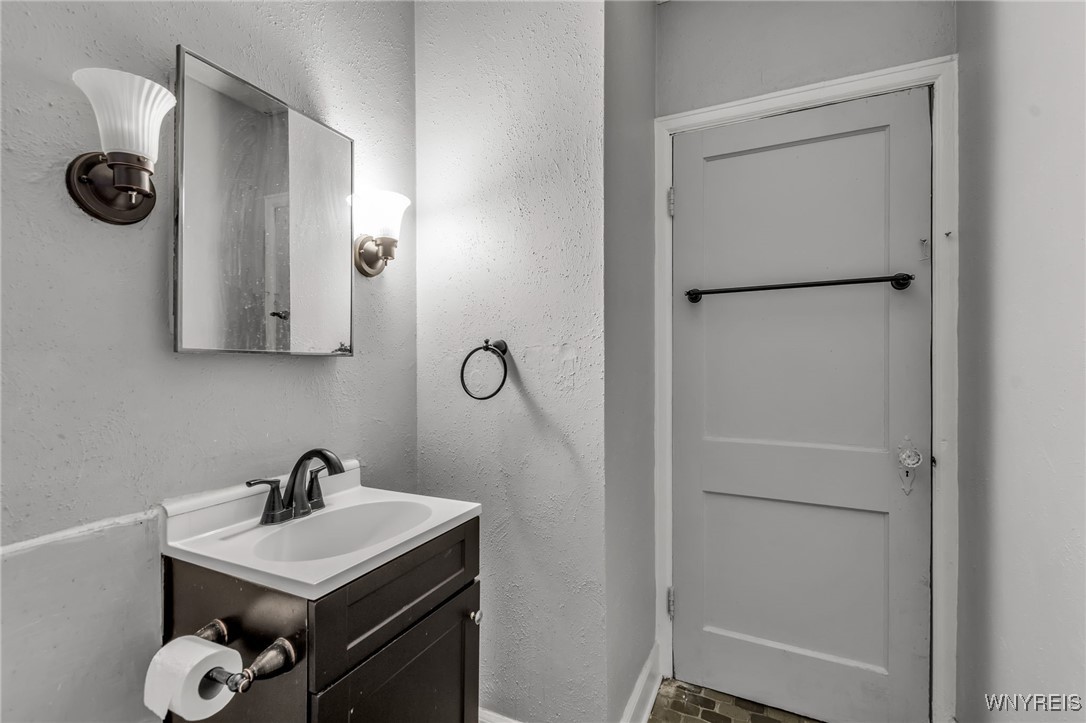 946 Main Street, Unit 3 Buffalo, NY 14202 - Photo 16 of 18