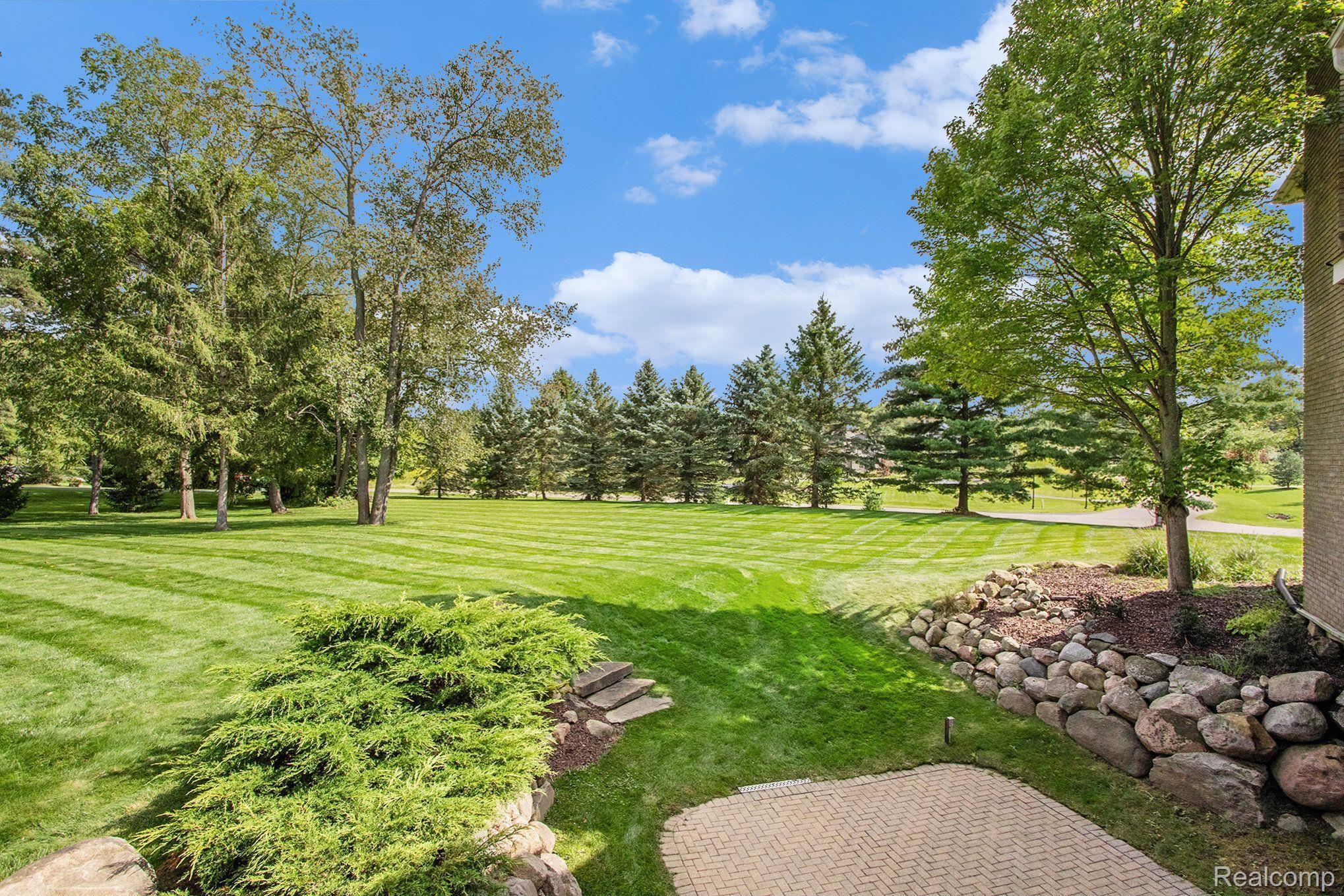 7907 Bridge Valley Clarkston, MI 48348 - Photo 56 of 62 Gallery Image 56
