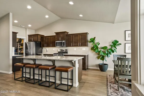 $575,000 | 6305 Cottonwood Loop, Yakima, WA 98903