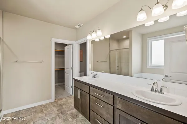 $575,000 | 6305 Cottonwood Loop, Yakima, WA 98903