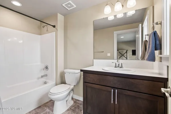 $575,000 | 6305 Cottonwood Loop, Yakima, WA 98903