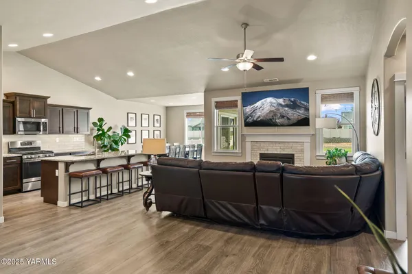 $575,000 | 6305 Cottonwood Loop, Yakima, WA 98903