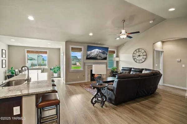 $575,000 | 6305 Cottonwood Loop, Yakima, WA 98903