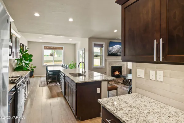 $575,000 | 6305 Cottonwood Loop, Yakima, WA 98903