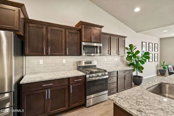 $575,000 | 6305 Cottonwood Loop, Yakima, WA 98903