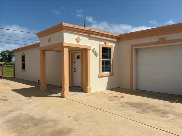 $1,650 | 915 Flour Bluff Drive, Corpus Christi, TX 78418