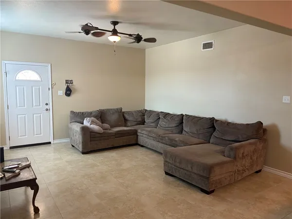 $1,650 | 915 Flour Bluff Drive, Corpus Christi, TX 78418