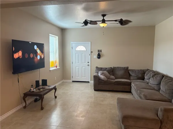 $1,650 | 915 Flour Bluff Drive, Corpus Christi, TX 78418
