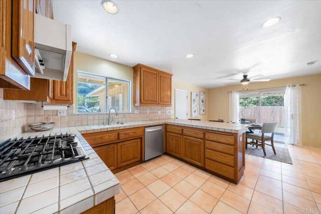 1828 Chapulin Lane Fallbrook, CA 92028 - Photo 8 of 47