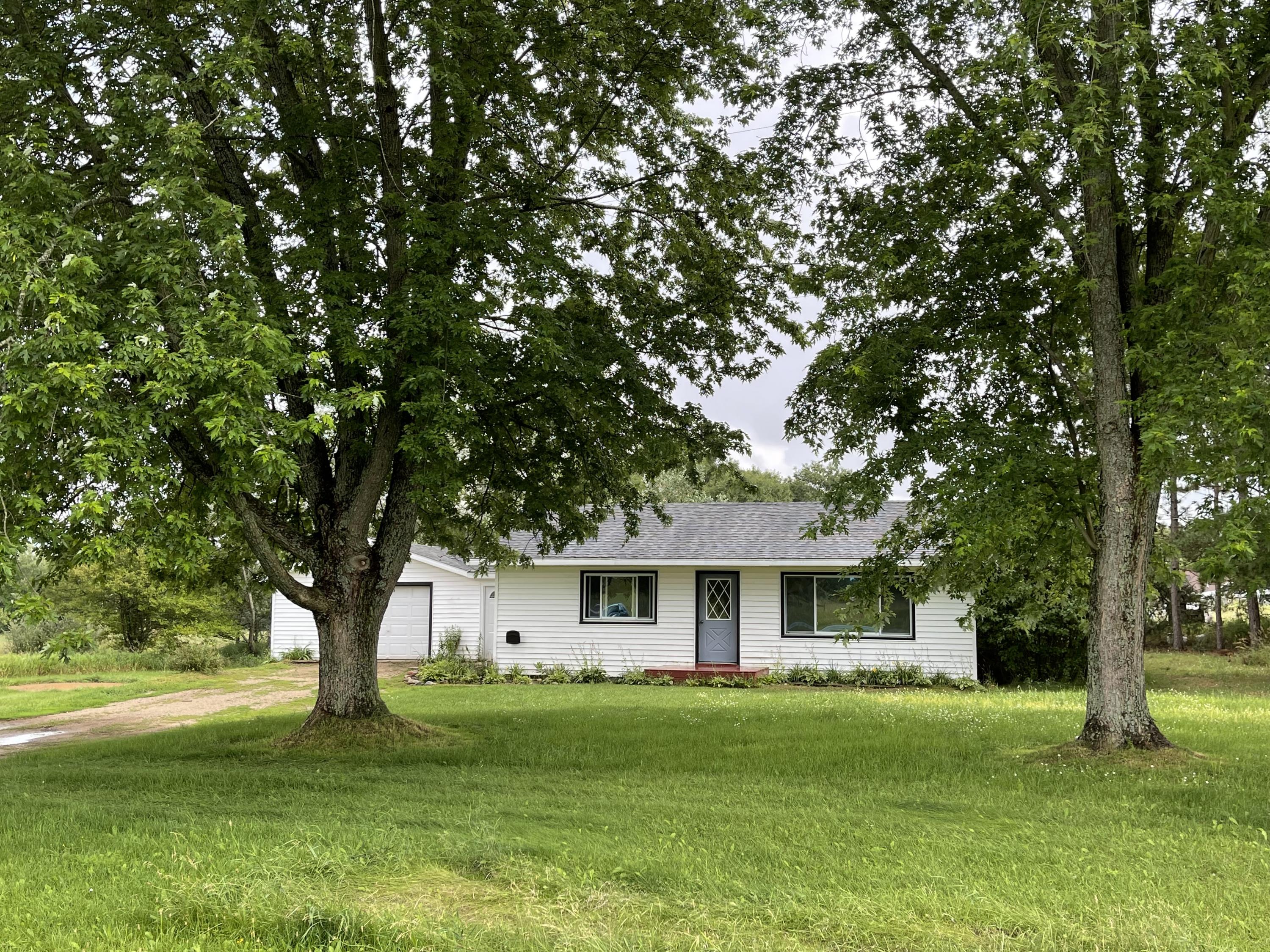 10237 East 64th Street Reed City, MI 49677 - Photo 3 of 22 IMG_6260
