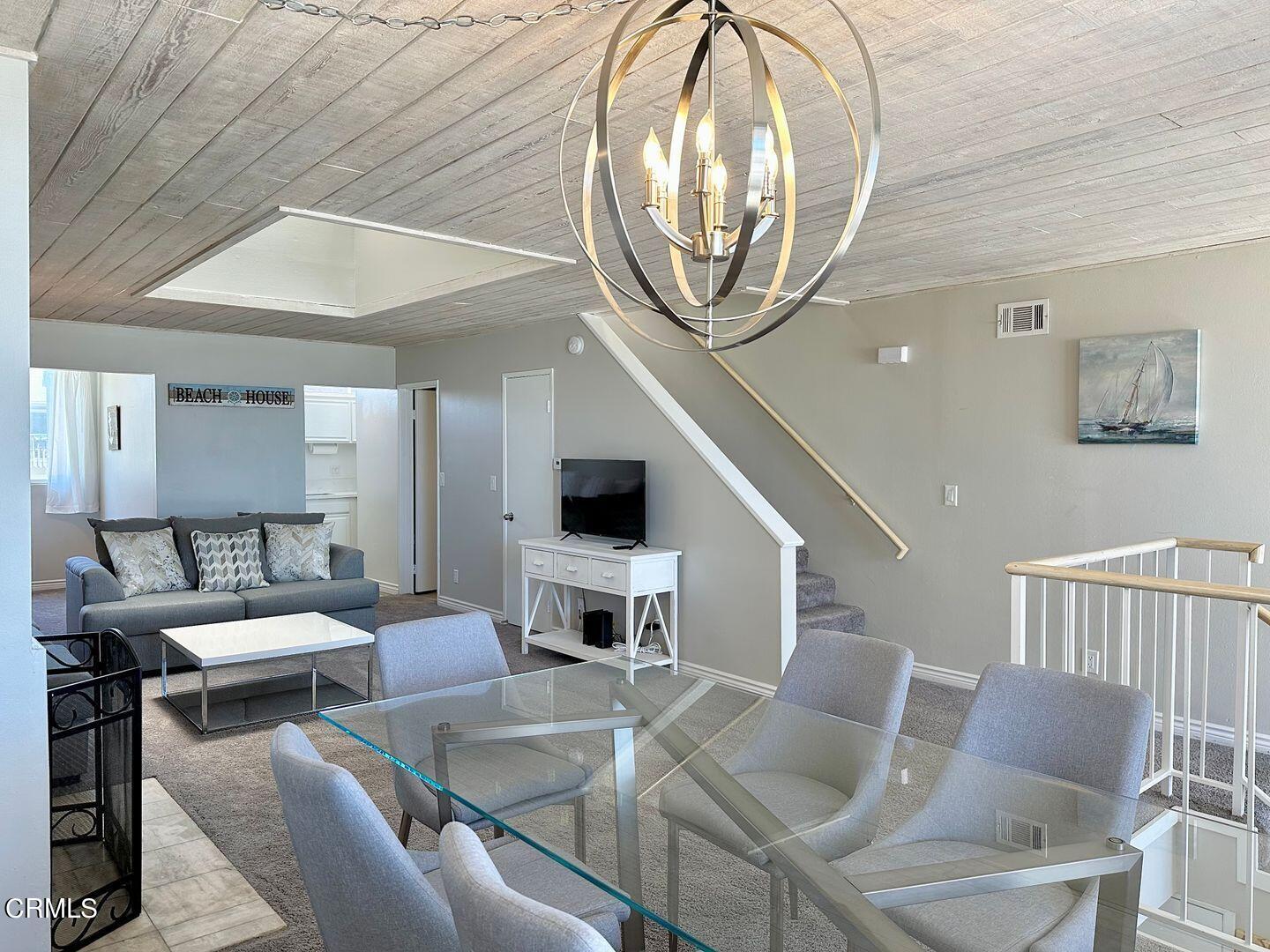 1364 Neptune Square Oxnard, CA 93035 - Photo 16 of 42 a living room with furniture and a mirror