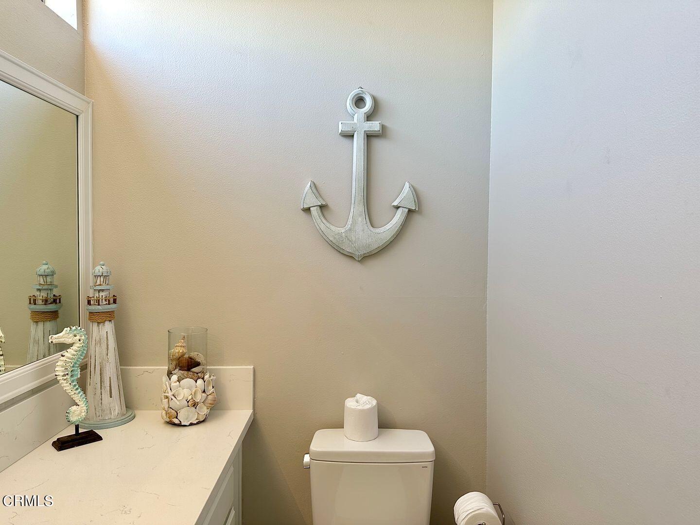 1364 Neptune Square Oxnard, CA 93035 - Photo 34 of 42 a bathroom with a toilet