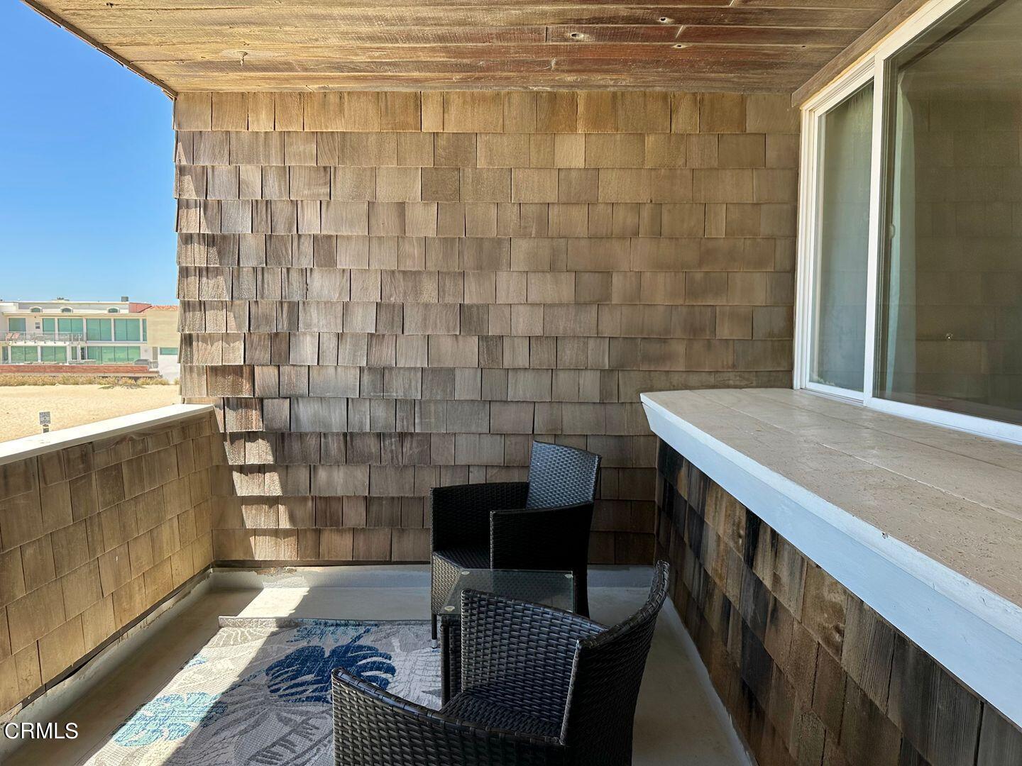 1364 Neptune Square Oxnard, CA 93035 - Photo 35 of 42 a bathroom with a sink and a mirror