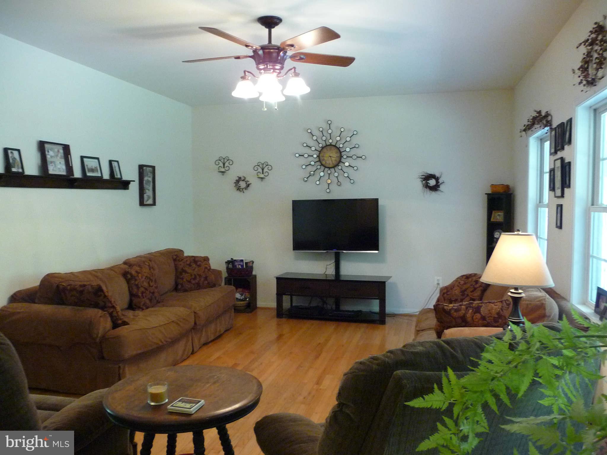 4442 Scotts Road Marshall, VA 20115 - Photo 19 of 30 Living Room