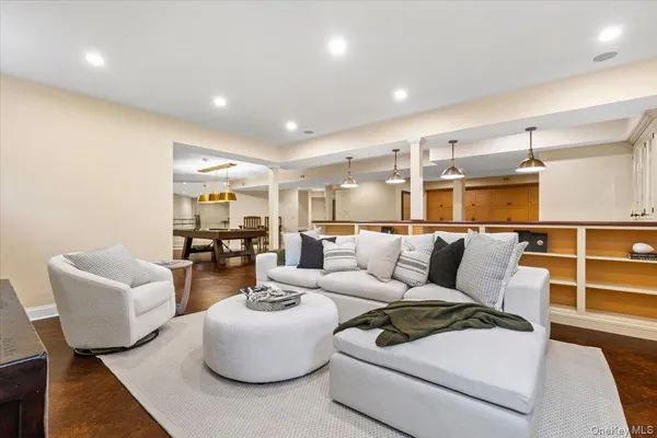 $4,975,000 | 10 Hickory Drive, Rye, NY 10580