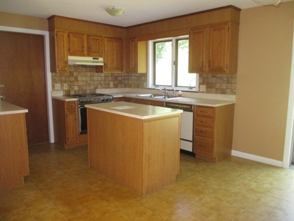 231 Sawmill Road West Springfield, MA 01089 - Photo 5 of 17