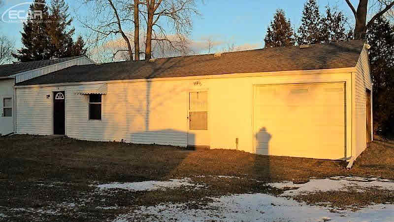 5272 West Carpenter Road Flint, MI 48504 - Photo 8 of 40 21260758-7.JPG