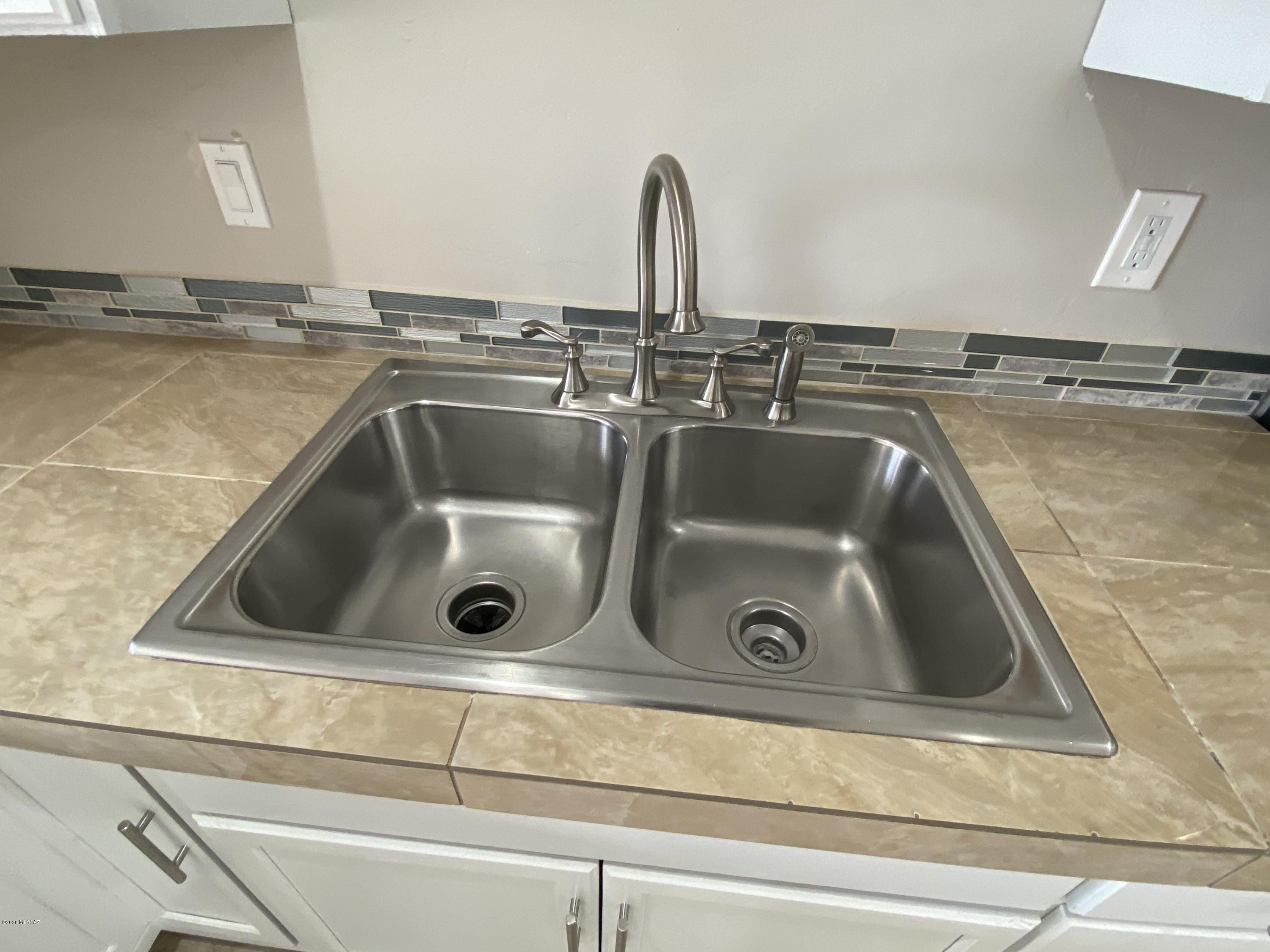 114 West Mossman Road Tucson, AZ 85706 - Photo 9 of 26 Gallery Image 9