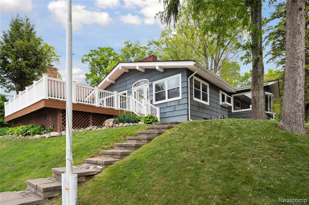 2009 Ridge Road White Lake, MI 48383 - Photo 40 of 56