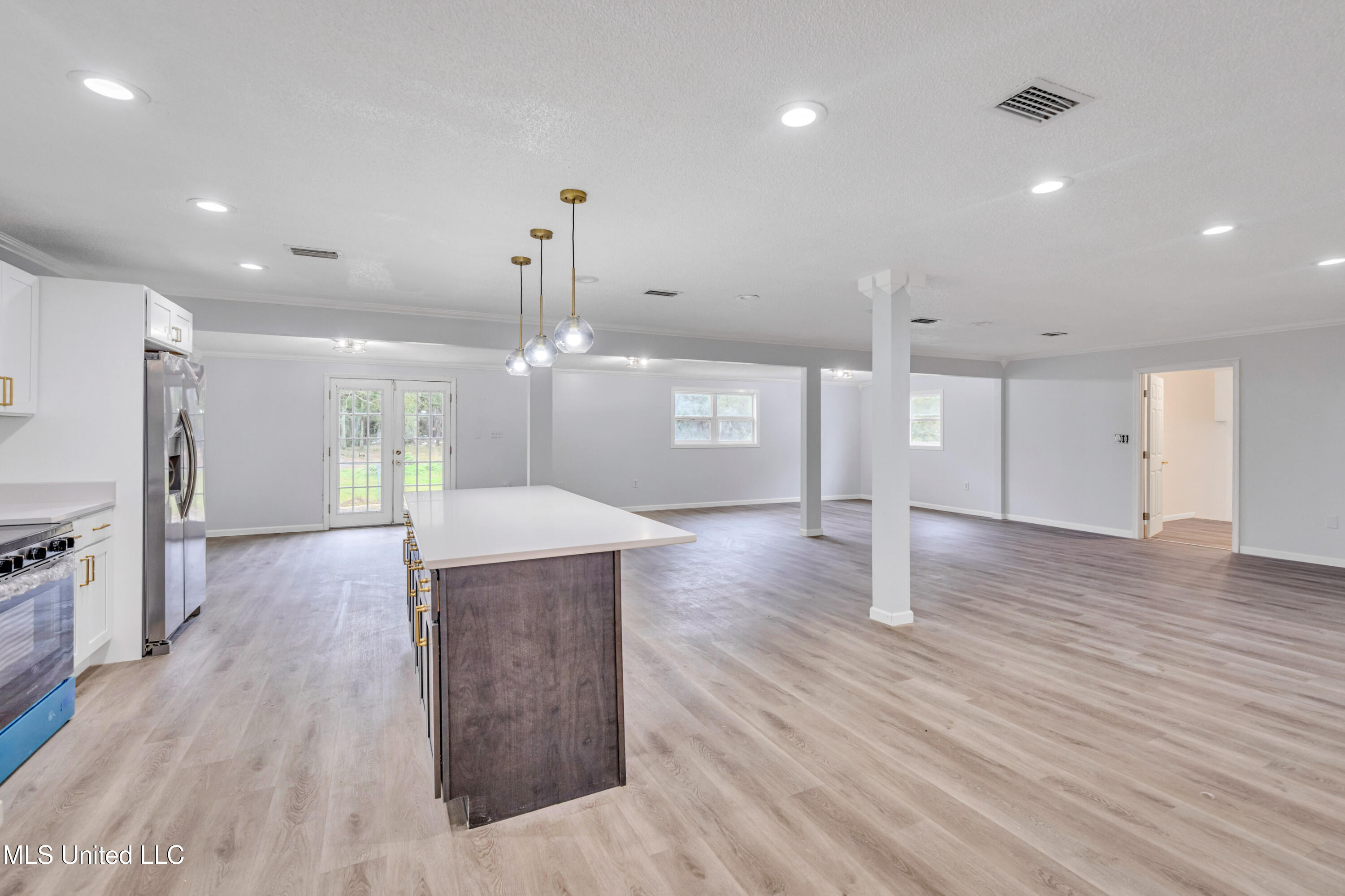 3519 Azalea Street Moss Point, MS 39563 - Photo 13 of 35 3519AzaleaSt-12