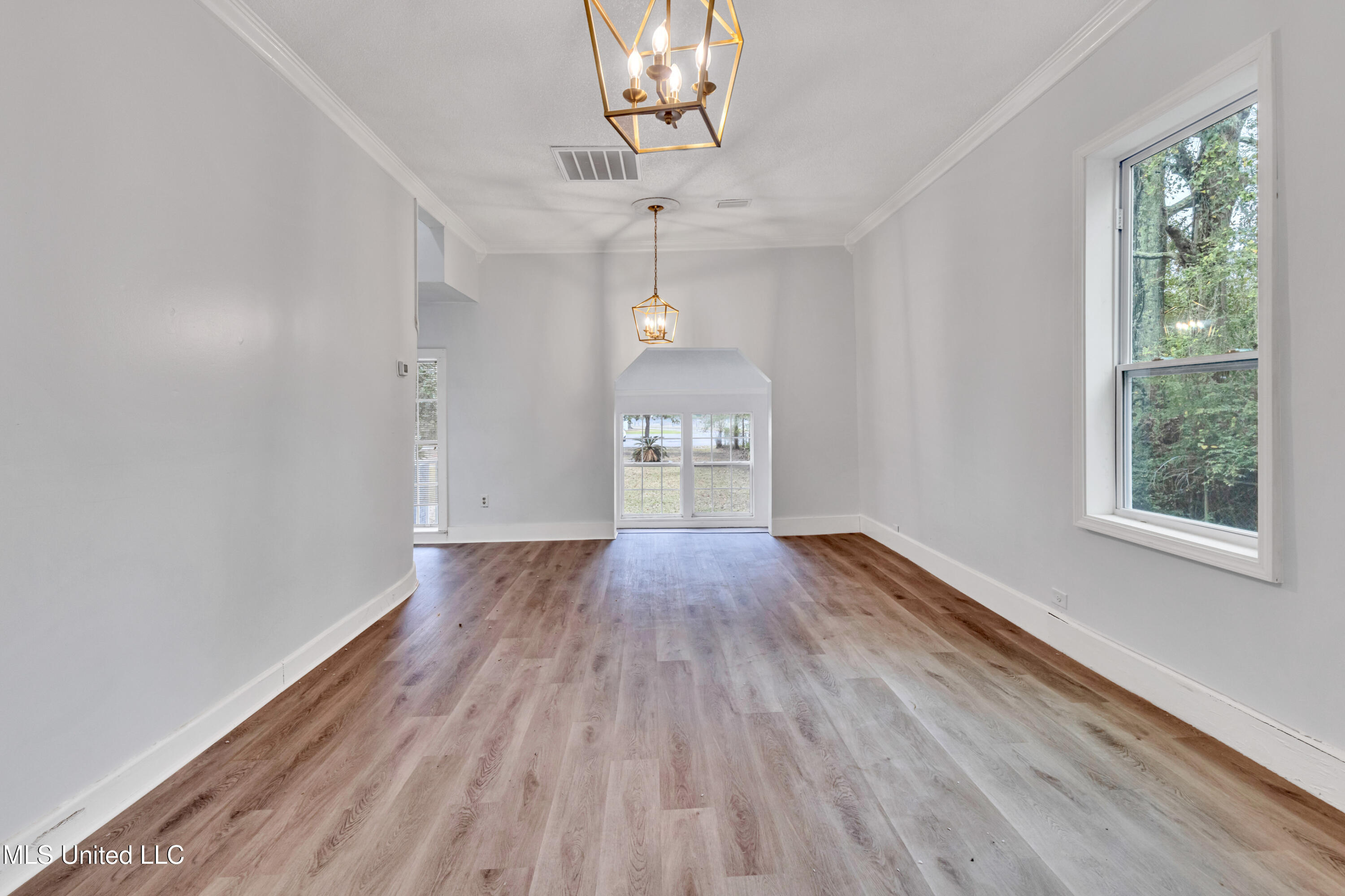 3519 Azalea Street Moss Point, MS 39563 - Photo 8 of 35 3519AzaleaSt-9