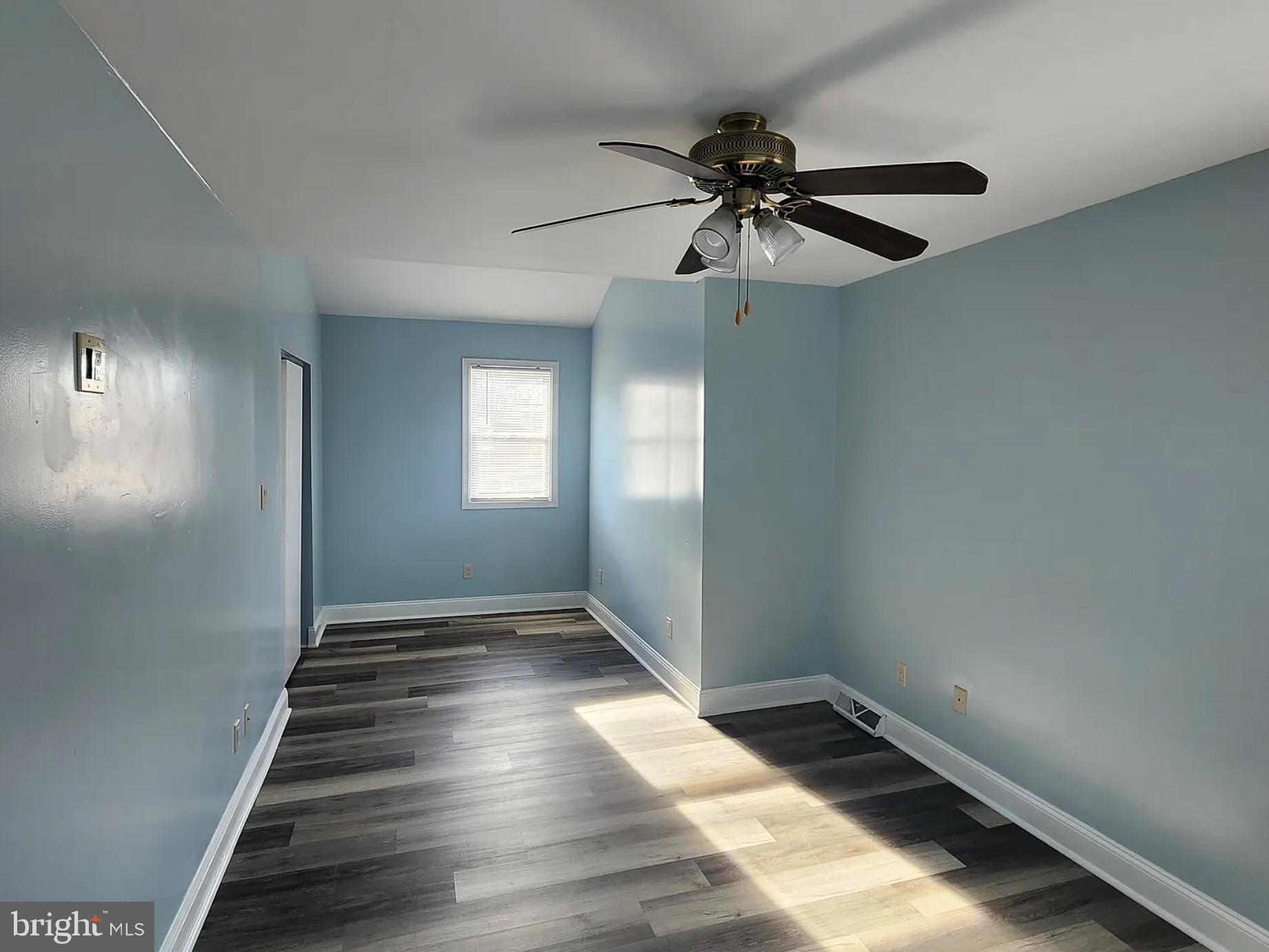 42 Tilbury Road Salem, NJ 08079 - Photo 3 of 10 Bright and airy space with fresh blue walls.