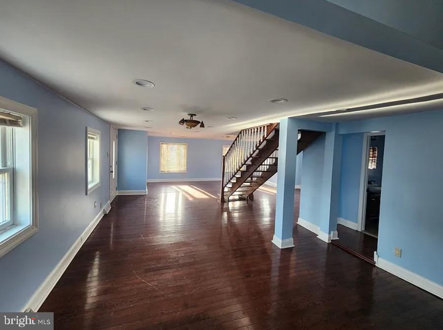 42 Tilbury Road Salem, NJ 08079 - Photo 5 of 10 Spacious room with serene blue walls.