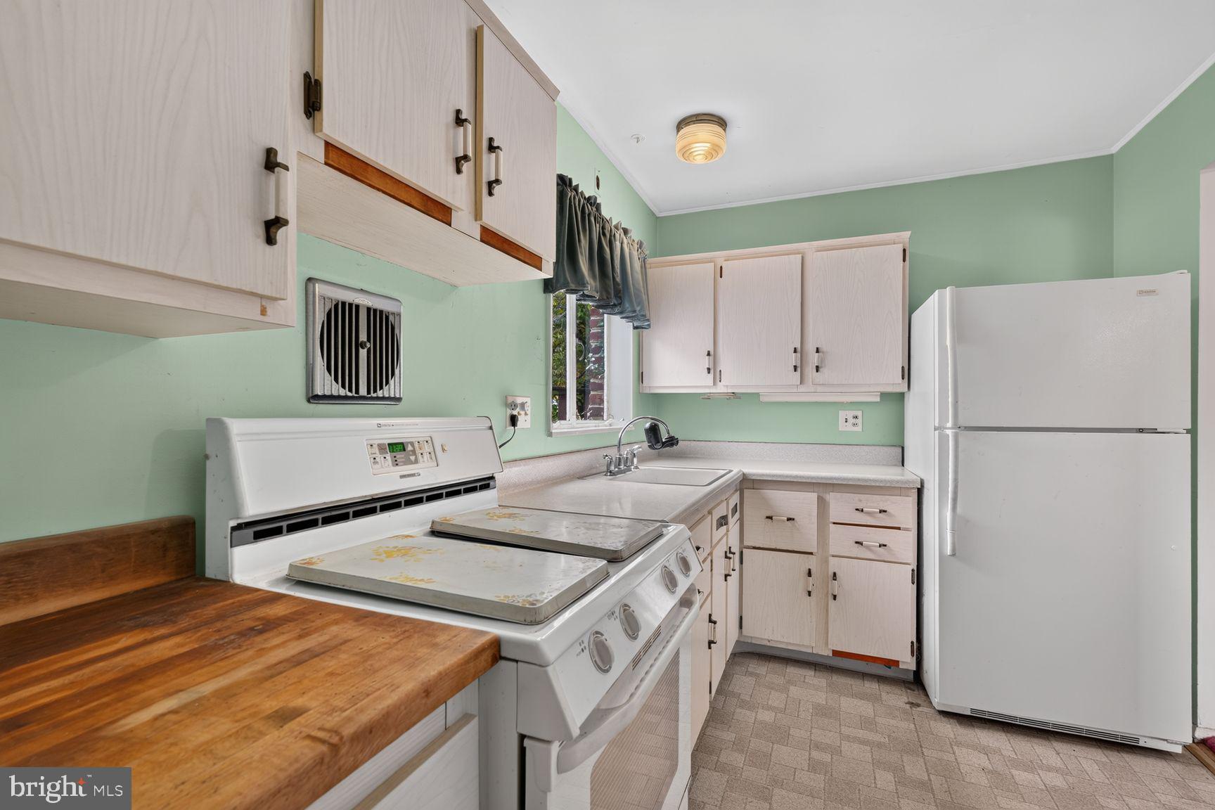 5508 Ivor Street Springfield, VA 22151 - Photo 22 of 35 Kitchen