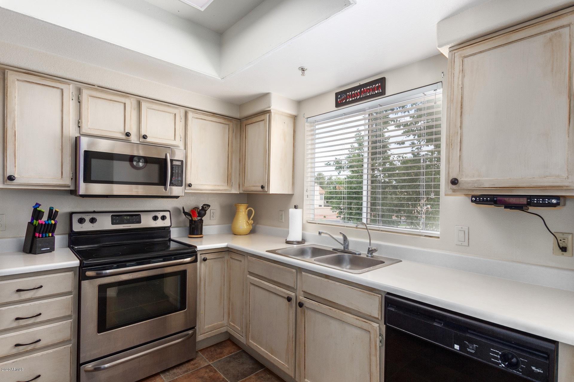 1825 West Ray Road, Unit 2136 Chandler, AZ 85224 - Photo 16 of 32 Kitchen 1
