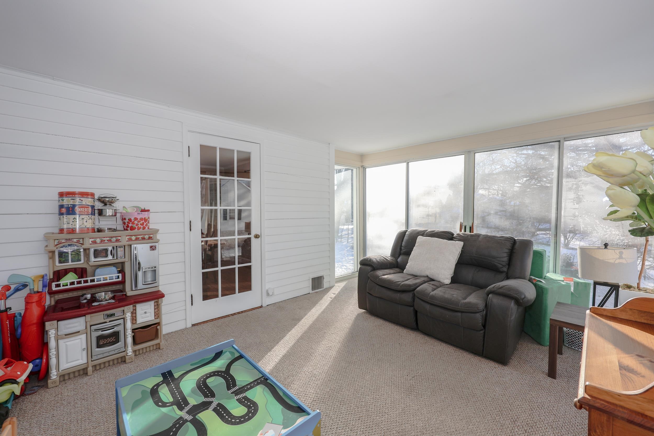 288 Oak Street Manchester, NH 03104 - Photo 15 of 49