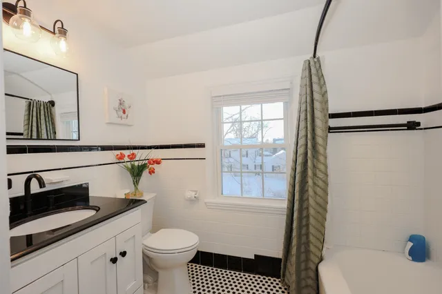 $525,000 | 288 Oak Street, Manchester, NH 03104