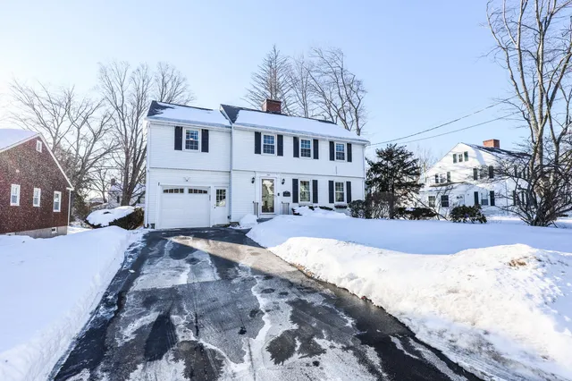 $525,000 | 288 Oak Street, Manchester, NH 03104