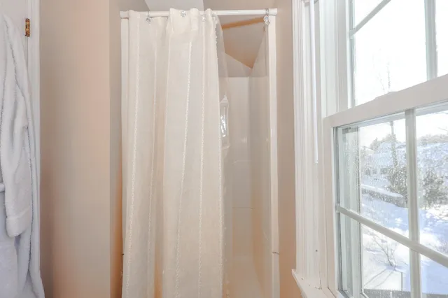 $525,000 | 288 Oak Street, Manchester, NH 03104