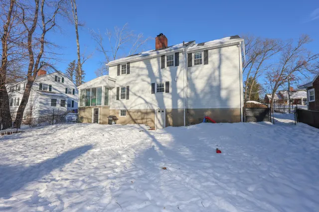 $525,000 | 288 Oak Street, Manchester, NH 03104