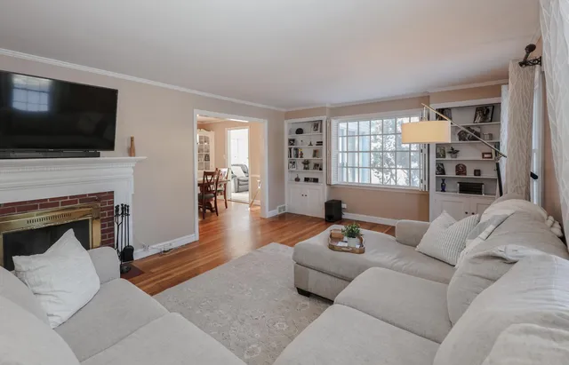 $525,000 | 288 Oak Street, Manchester, NH 03104