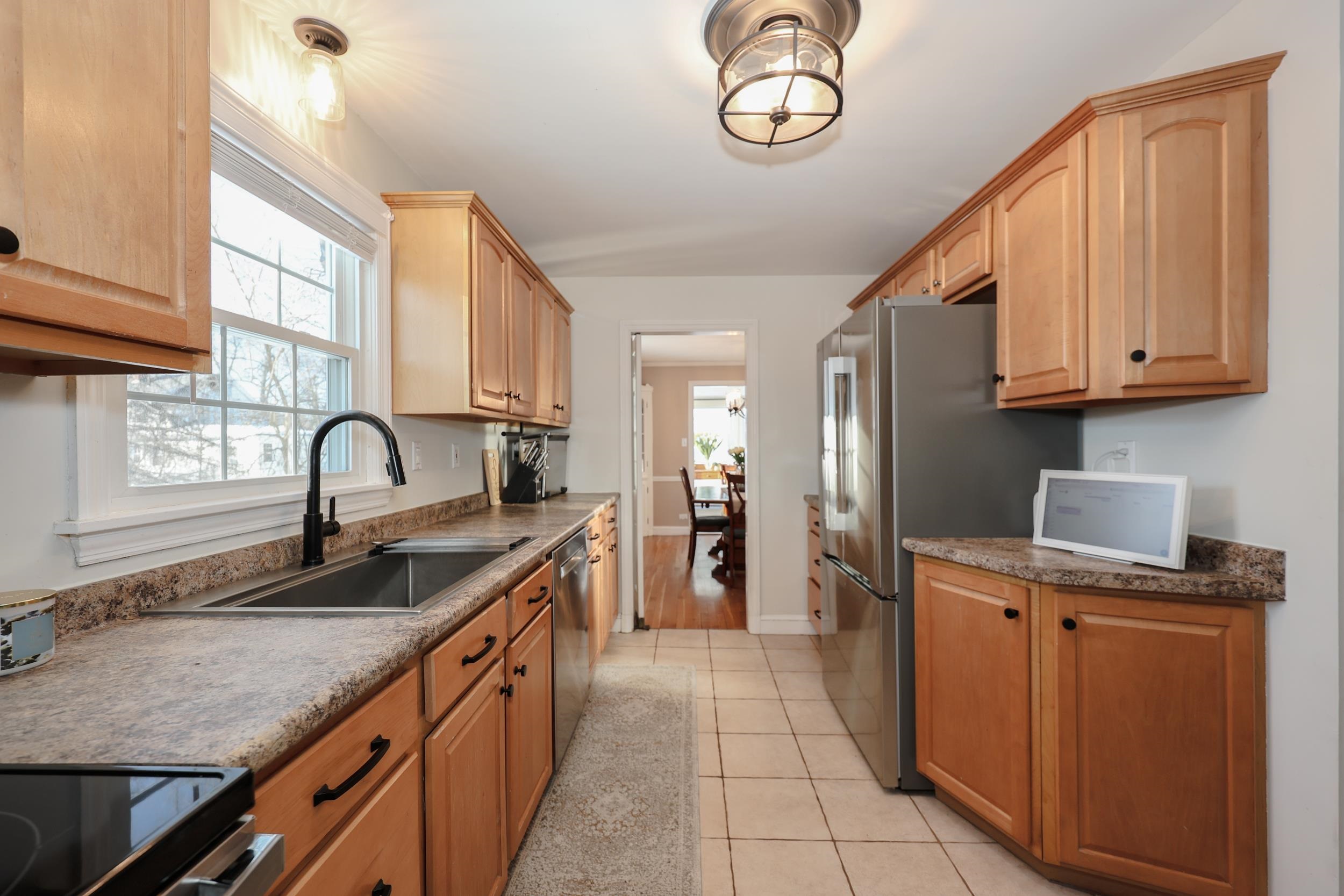 288 Oak Street Manchester, NH 03104 - Photo 9 of 49