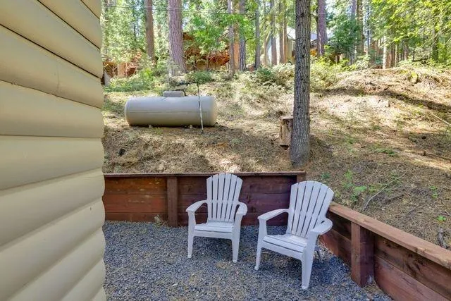 a view of a yard with furniture