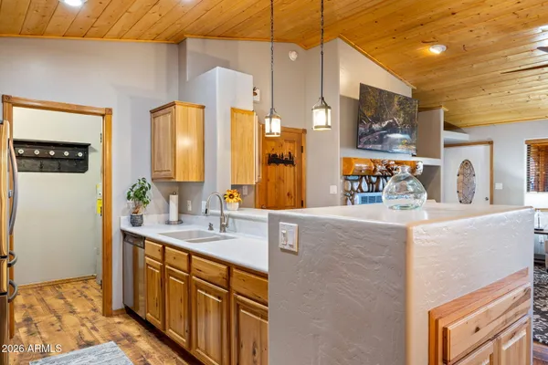 $469,000 | 2654 Palomino Trail, Overgaard, AZ 85933