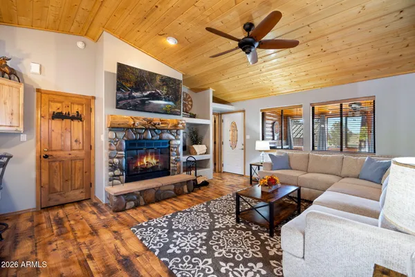 $469,000 | 2654 Palomino Trail, Overgaard, AZ 85933