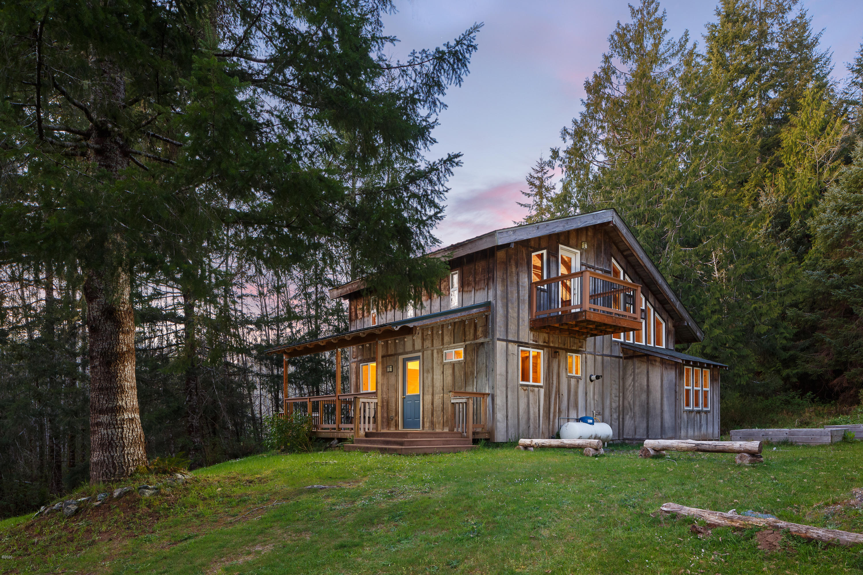 1266 North Yachats River Road Yachats, OR 97498 - Photo 31 of 79 Studio