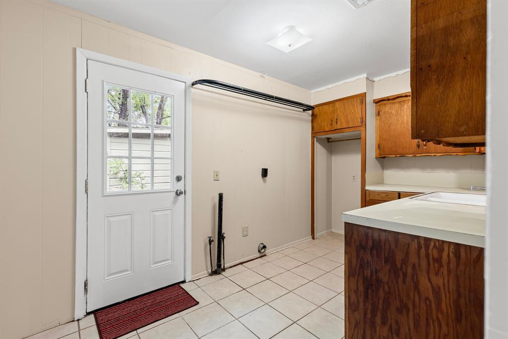 122 Fm 275 Emory, TX 75440 - Photo 15 of 38 a bathroom with a sink mirror and a shower