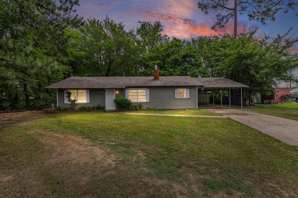 122 Fm 275 Emory, TX 75440 - Photo 38 of 38 a front view of a house with a garden