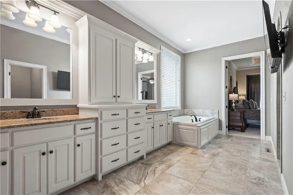 $899,999 | 2628 West 162nd Terrace, Overland Park, KS 66085