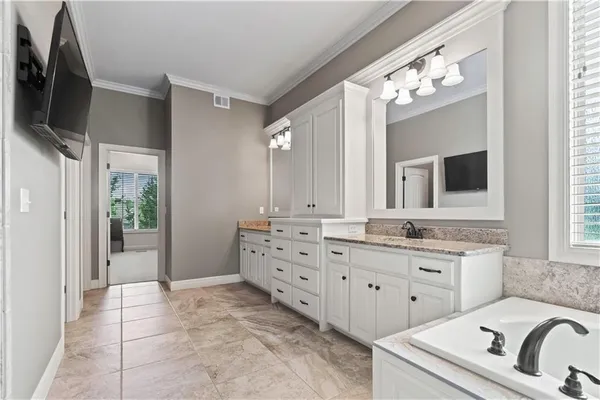 $899,999 | 2628 West 162nd Terrace, Overland Park, KS 66085