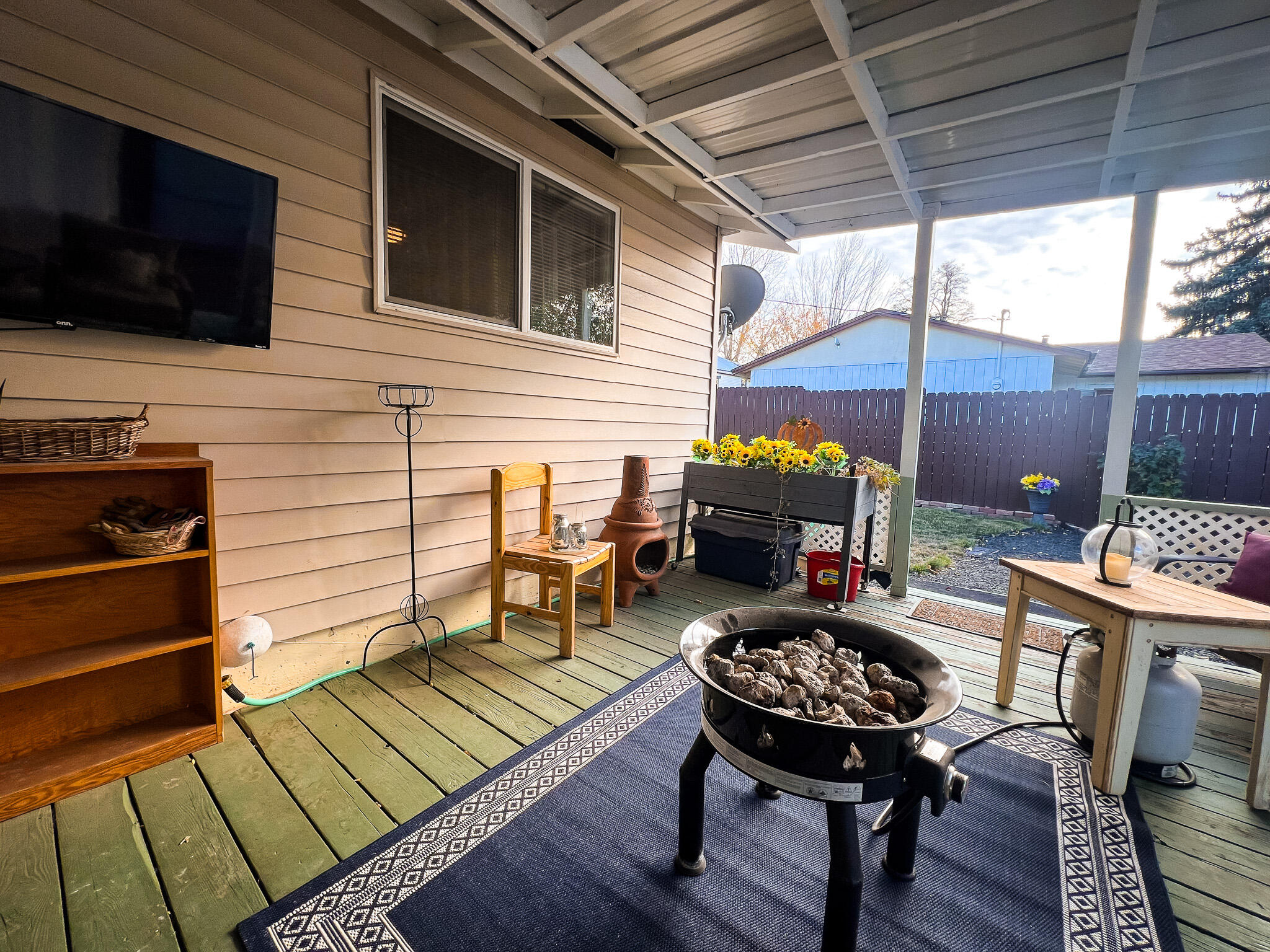 1225 East B Street Fossil, OR 97830 - Photo 25 of 33 a view of a backyard with a patio