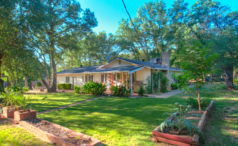 8590 Ranchette Drive Redding, CA 96001 - Photo 3 of 15 3 Backyard