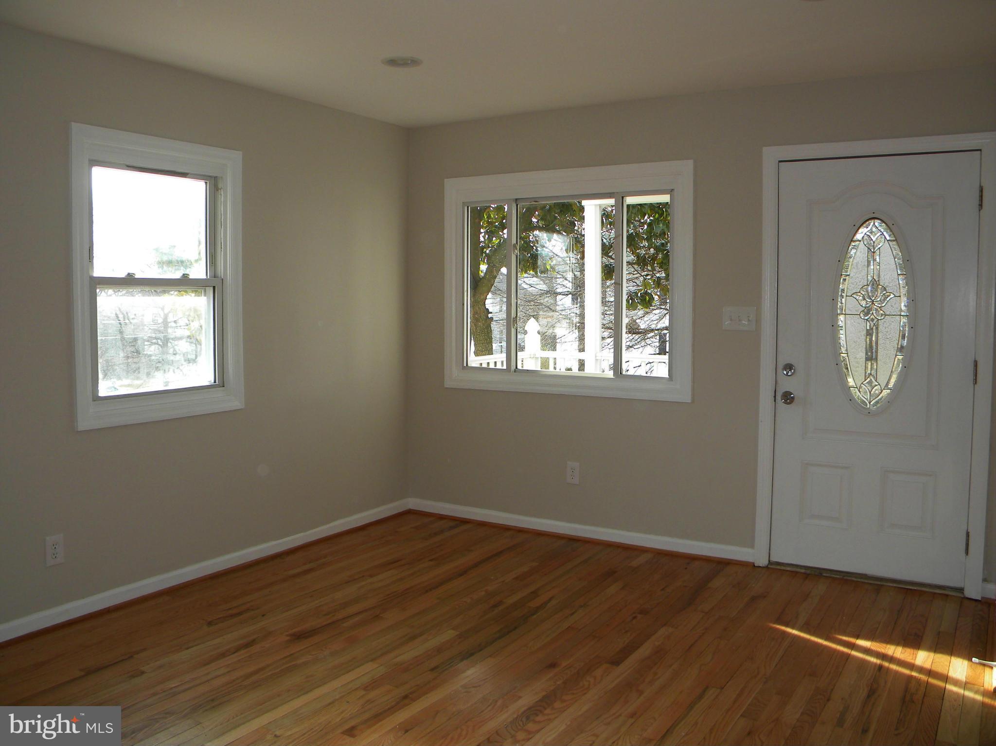 2409 Fire House Road Hyattsville, MD 20785 - Photo 4 of 30 Living Room